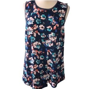 Simply Vera Size S sleeveless Top with Unique hem and Lace Neckline